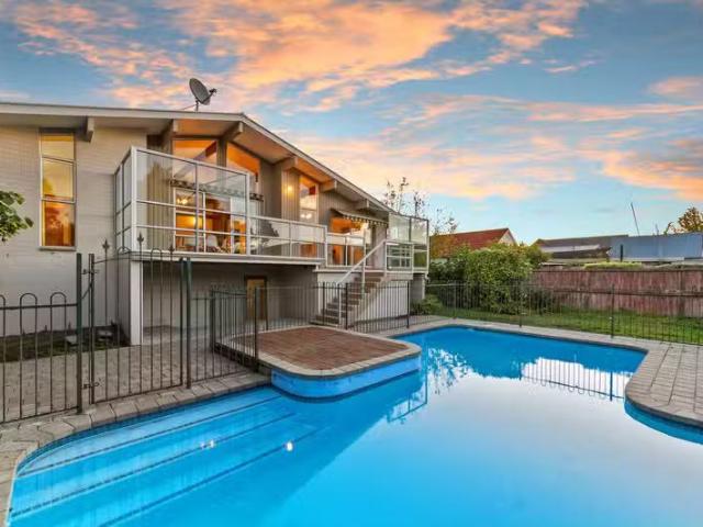House for sale in Chaslands, Canterbury