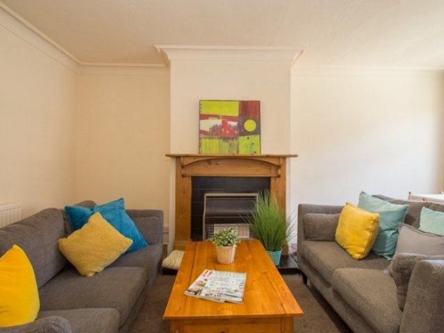 Room for rent in Hyde Park, Leeds