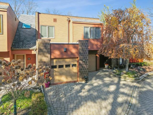 Townhouse for sale in Englewood