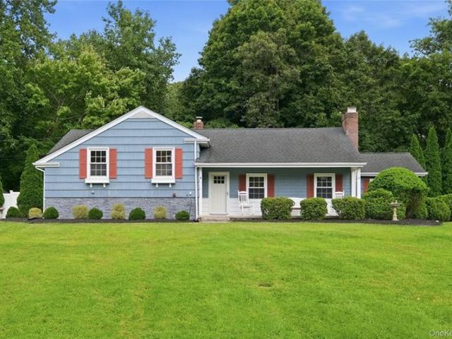 House for sale in Miller Place, New York
