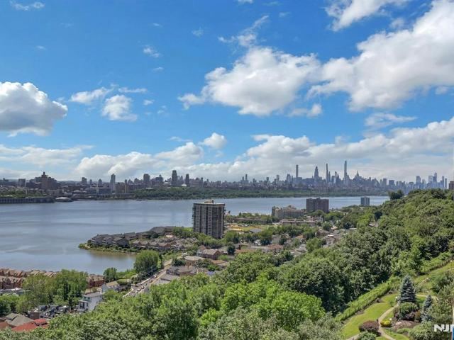 House for sale in Fort Lee, New Jersey