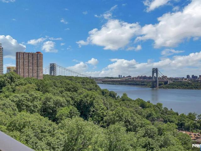 House for sale in Fort Lee, New Jersey