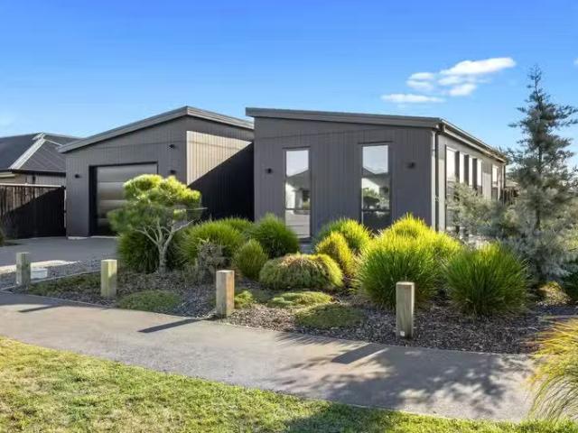 House for sale in Chaslands, Canterbury