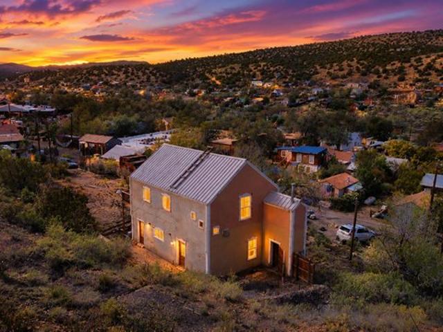 House for sale in Los Cerrillos, Santa Fe County