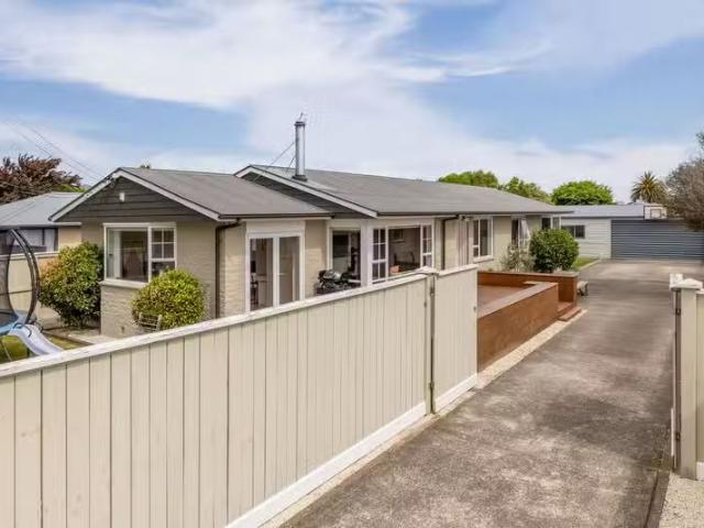 House for sale in Chaslands, Canterbury