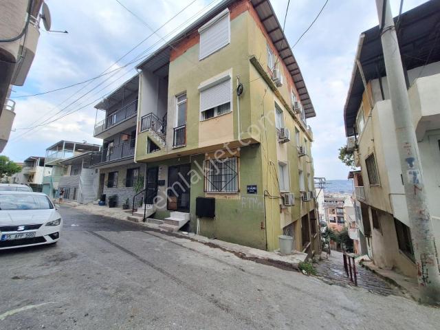 Bayrakli, İzmir içerisinde satılık Bina