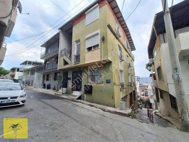 Bayrakli, İzmir içerisinde satılık Bina
