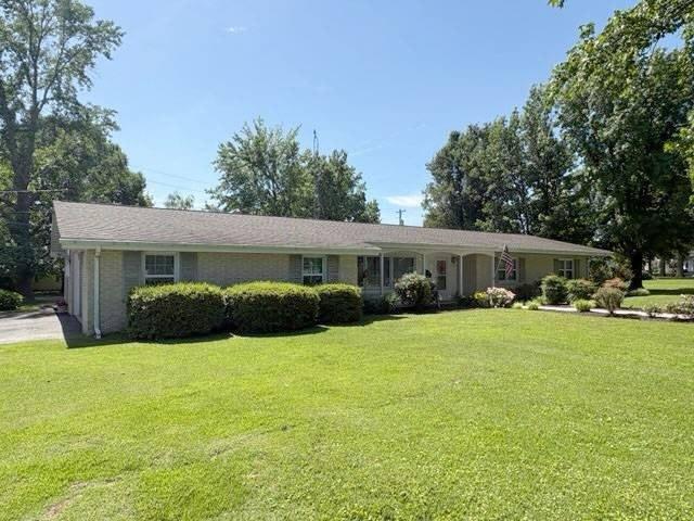 House for sale in Fairfield, Illinois