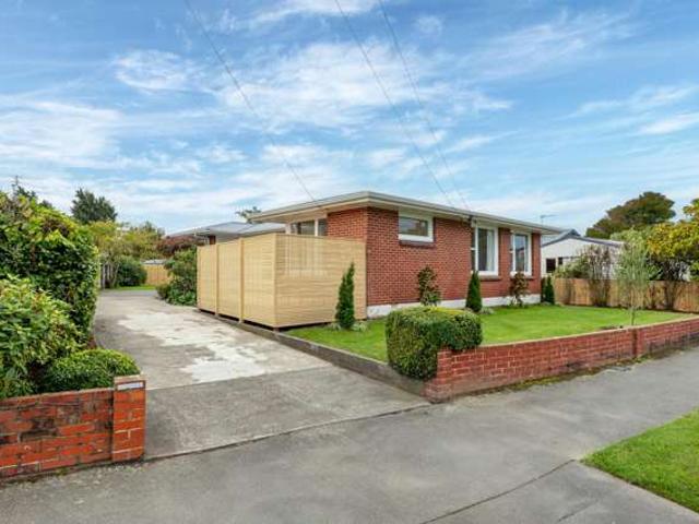 House for sale in Chaslands, Canterbury