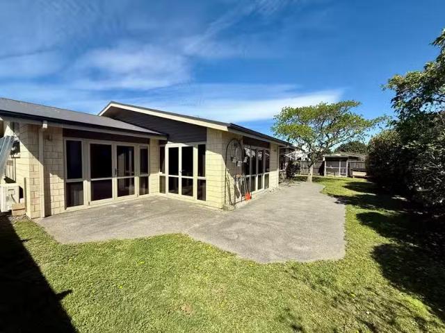 House for sale in Chaslands, Canterbury