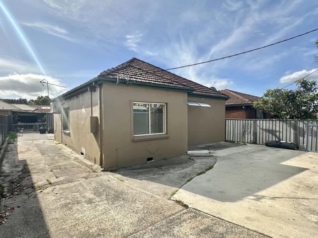 House for rent in Wollongong West, New South Wales