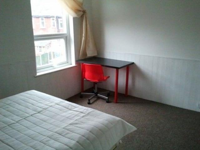Room for rent in Lee Bank, Greater Manchester