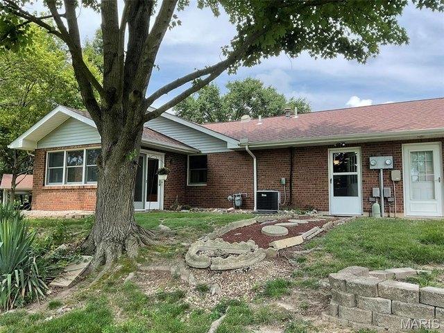 House for sale in Highland, Illinois