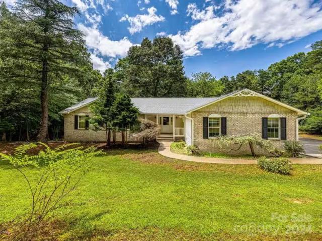 House for sale in Hendersonville