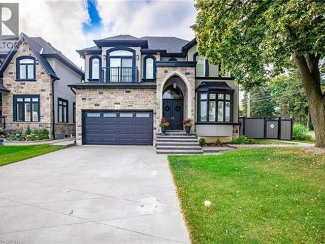 House for sale in Ancaster, Ontario