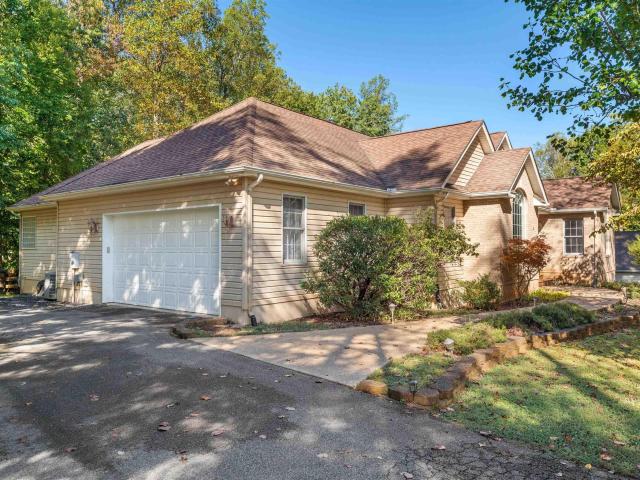 House for sale in Lake Monticello, Palmyra