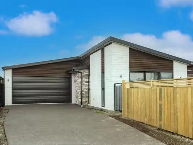House for sale in Chaslands, Canterbury