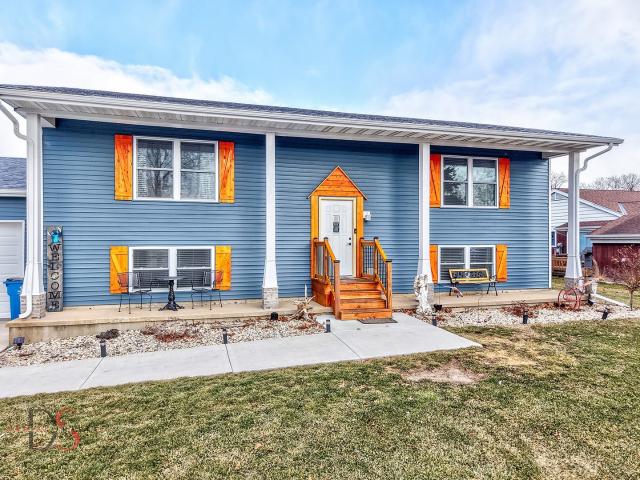 House for sale in Ottawa, Illinois
