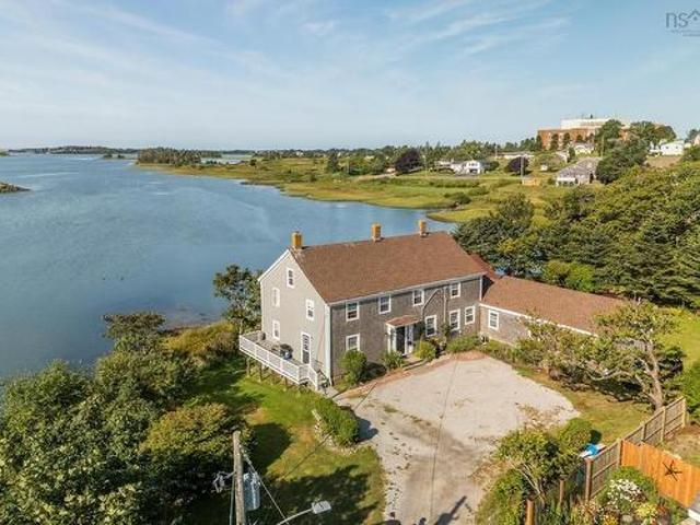 House for sale in Yarmouth, Nova Scotia