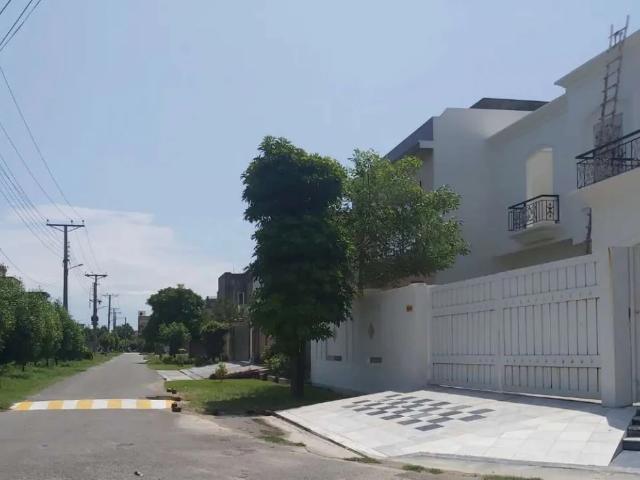 Land for sale in بحریہ ٹاؤن‬‎, لاہور ڈویژن