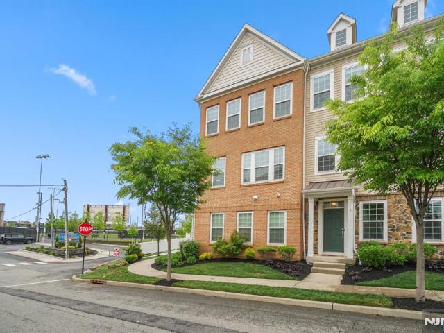 Townhouse for sale in Wood Ridge