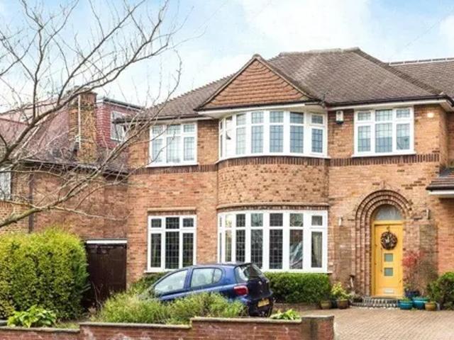 House for rent in Woodside Park, Greater London