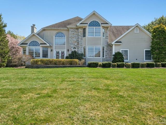House for sale in Miller Place, New York