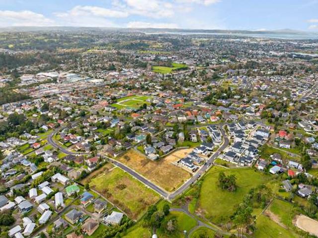 Land for sale in Oratia