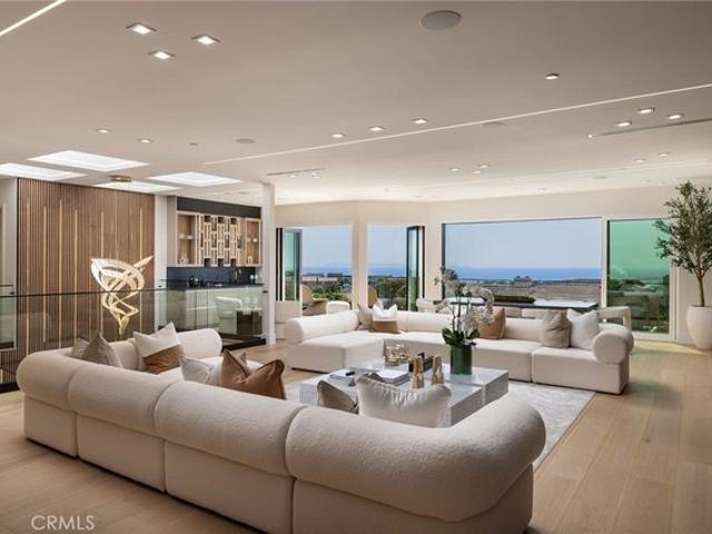 House for sale in Corona Del Mar, California