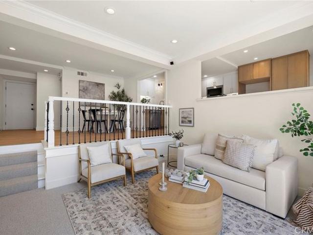 Condo for sale in Corona Del Mar, California