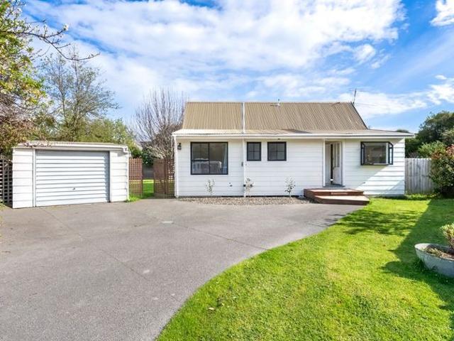 House for rent in Chaslands, Canterbury