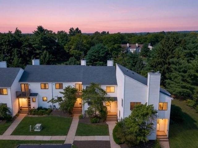 Townhouse for sale in Raritan, Somerset County