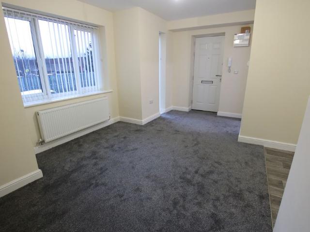 Apartment for rent in Penycae, Wales