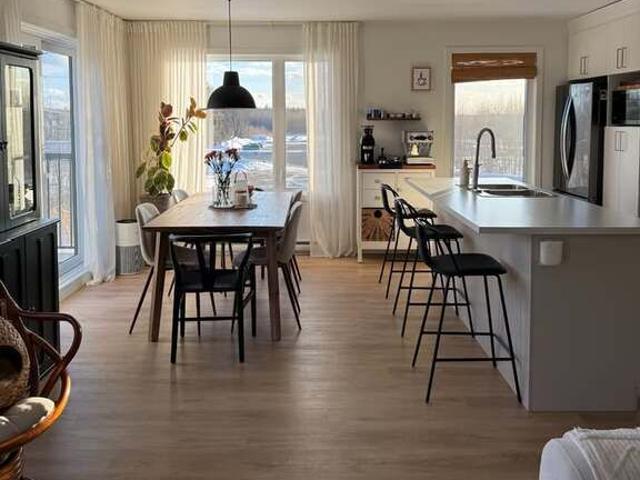 Apartment for rent in Le Bois-Franc, Très-Saint-Rédempteur