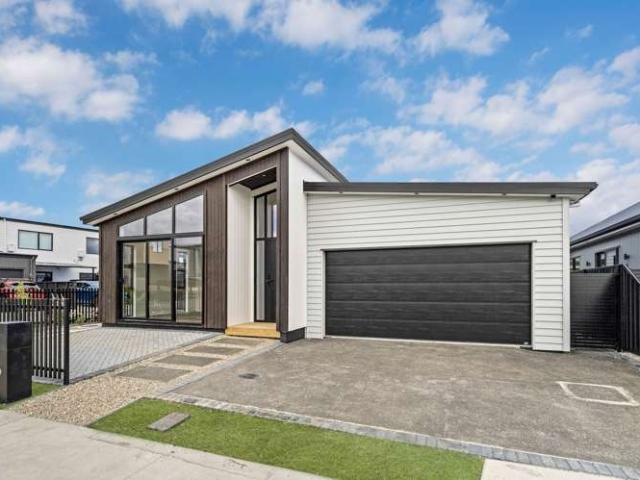 House for sale in Ōpaheke, Papakura
