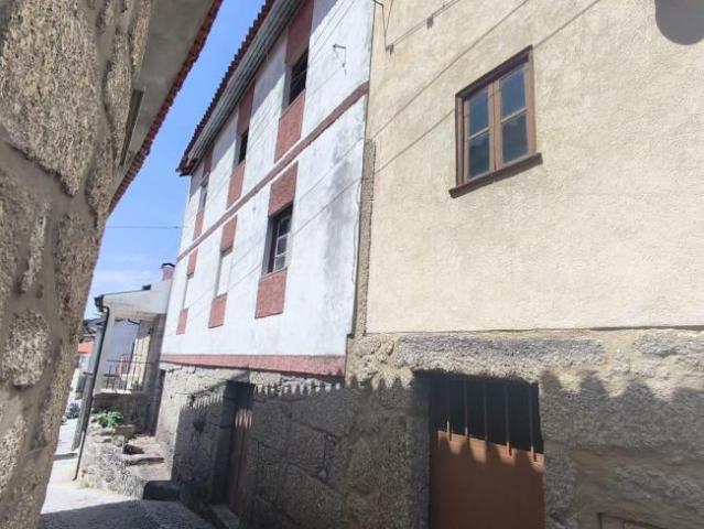 Casa venda em Bouro (Santa Maria), Amares