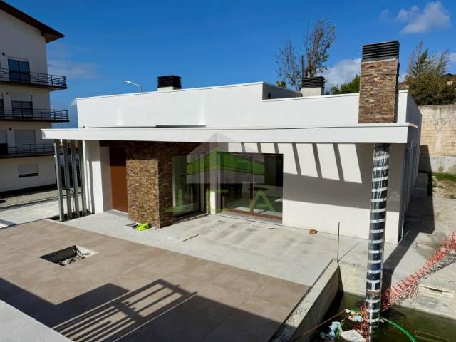 Casa venda em Cruz d'Areia, Leiria