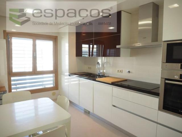 Apartamento alugar em Santiago Dos Velhos, Lisboa