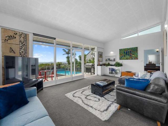 House for sale in Oratia
