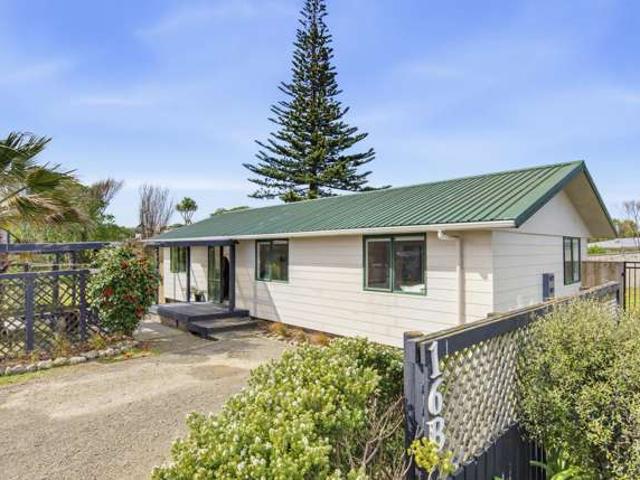 House for sale in Otaki Beach, Wellington