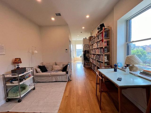 Detached House for rent in Arverne, New York