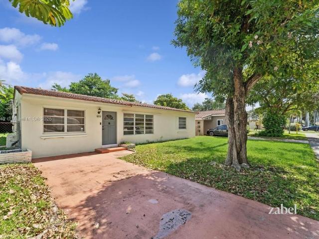 House for sale in Hallandale