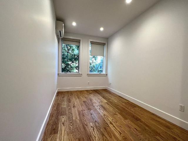 Townhouse for rent in Arverne, New York