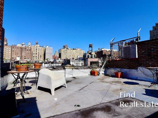 Townhouse for rent in Arverne, New York