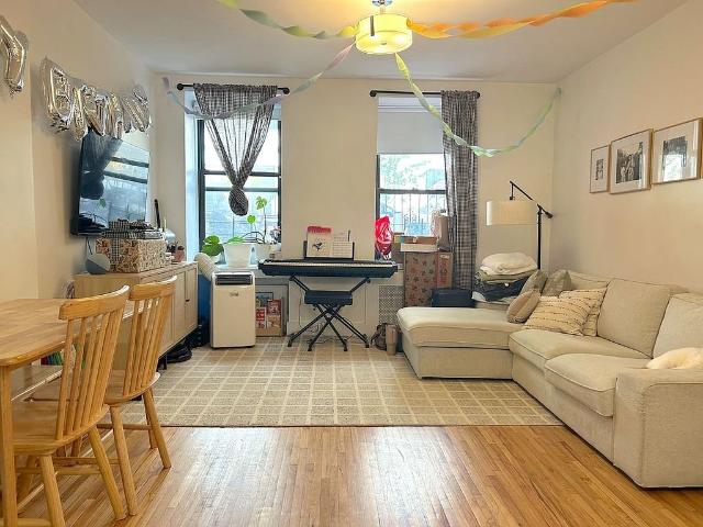 Townhouse for rent in Arverne, New York