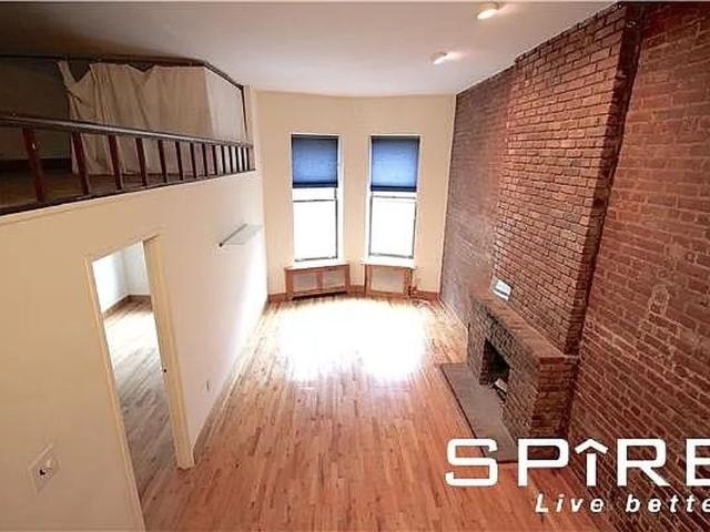 Townhouse for rent in Arverne, New York