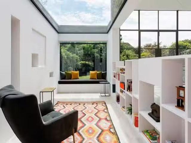 Apartment for rent in Mortlake, Greater London