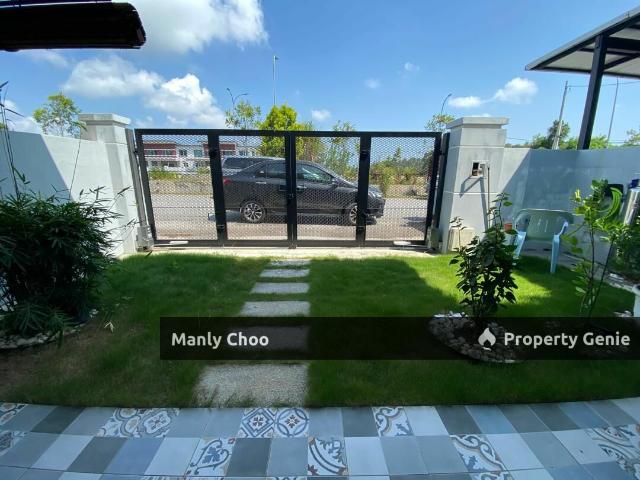 Terraced House for sale in Malaka