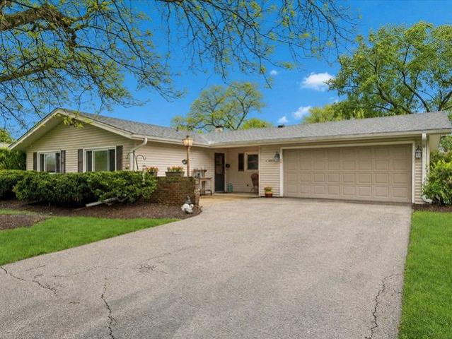 House for sale in North Aurora, Illinois