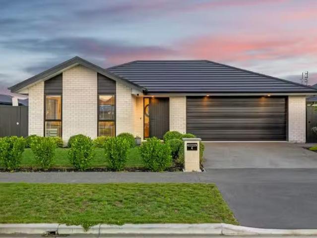 House for sale in Chaslands, Canterbury